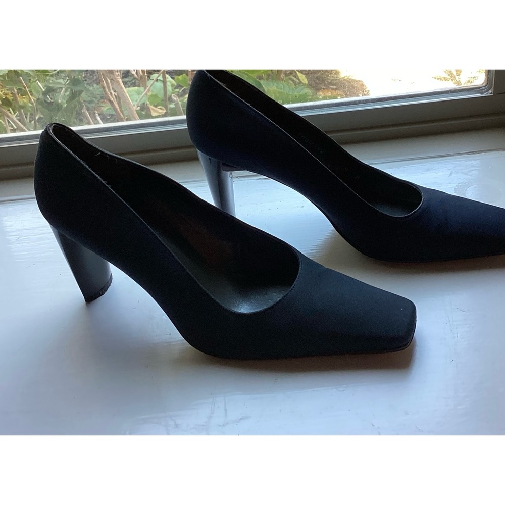 Stuart Weitzman Vintage Pumps Size 8. Navy - Picture 6 of 6